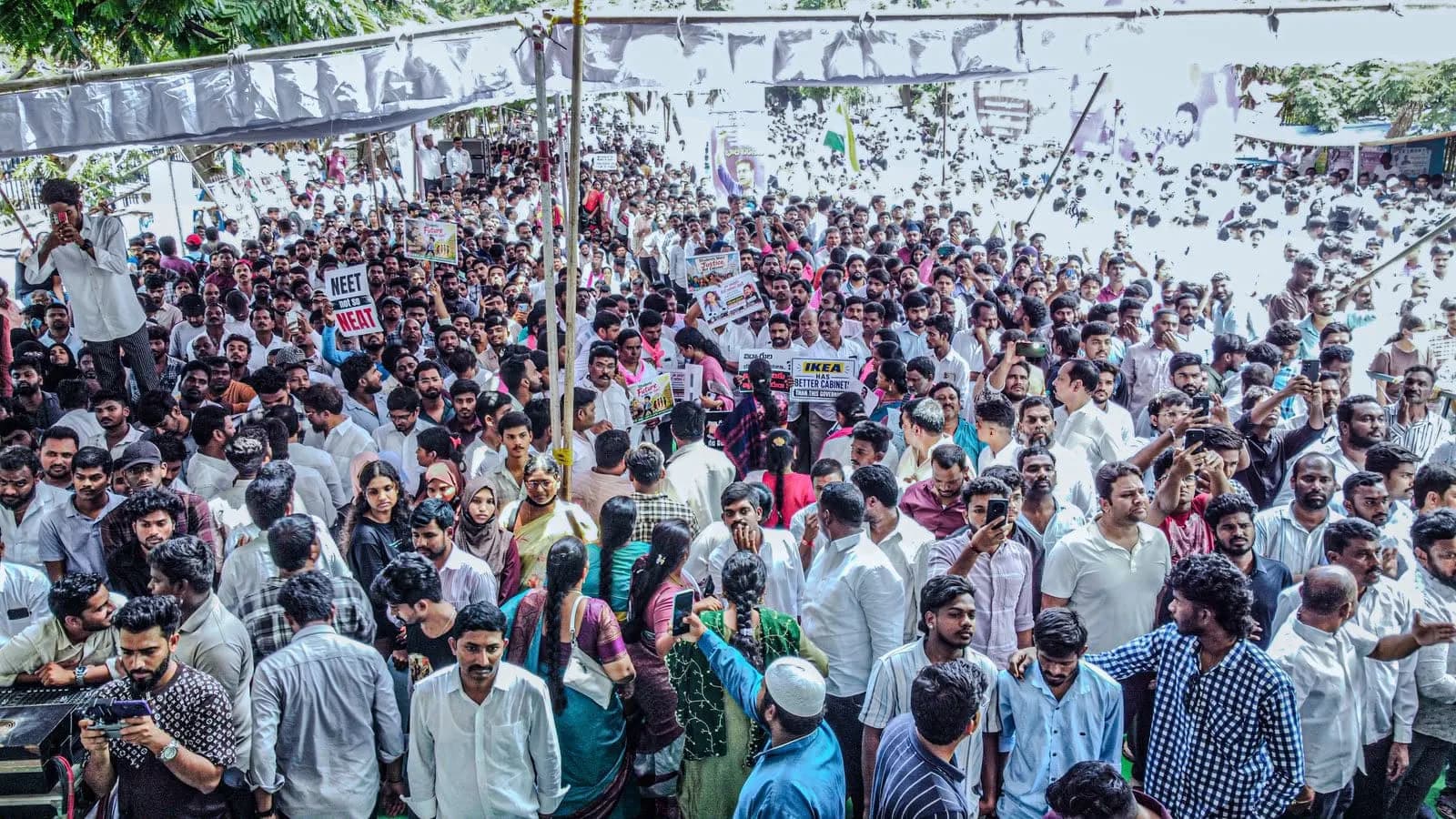 Jantar Mantar protest swells: Defiant crowds refuse to back down
