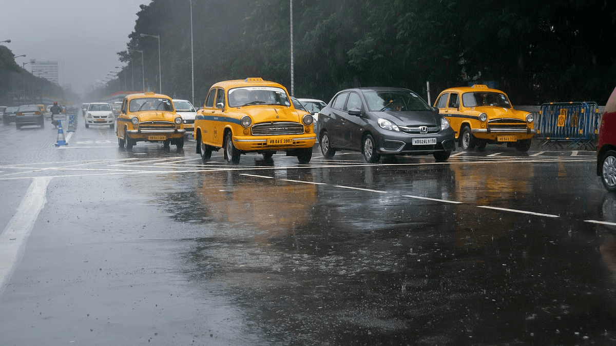 Kolkata braces for heavy rain today as IMD puts South Bengal on alert