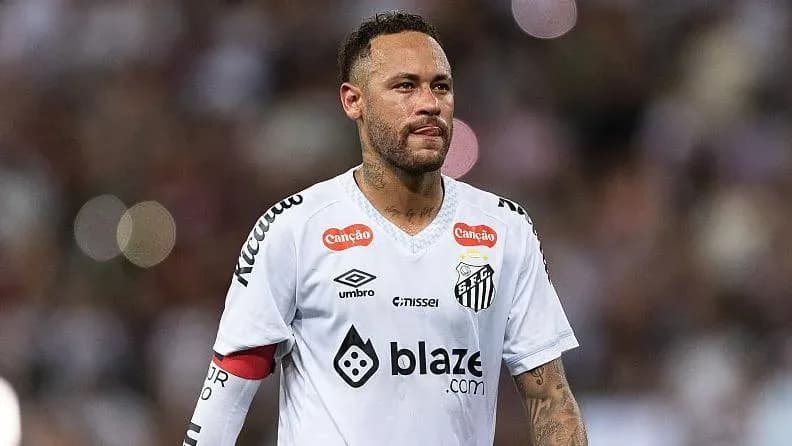 Neymar responds to Poker criticism with two goals in Santos’ return
